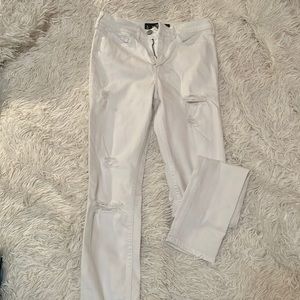 White skinny jeans